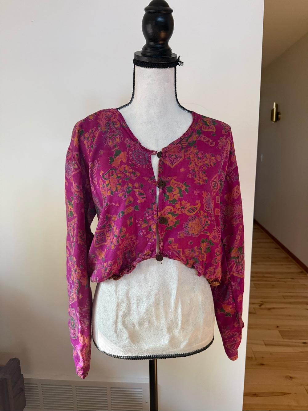 Silk cropped Women's Fuchsia Floral Button